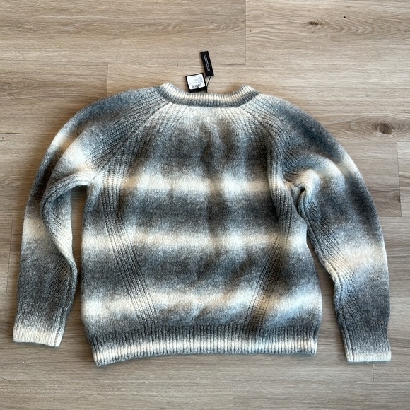 Club Monaco V-Neck Sweater women’s size small - Picture 5 of 6